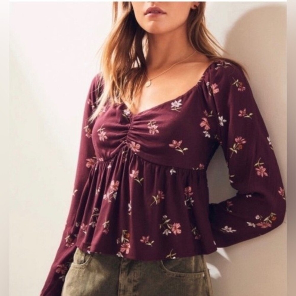 Long sleeve ruched burgundy floral crop smocked peplum top size small